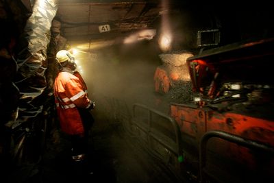 Store Norskes gruvevirksomhet foregår i Svea (bildet) og Lunckefjell, 50 kilometer sør for Longyearbyen. Om lag 95 prosent av selskapets produksjon eksporteres, men prisene på verdensmarkedet er dårlige.