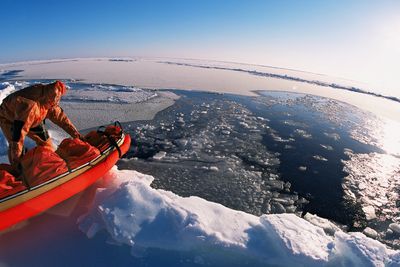 I løpet av våren 2008 skal klimaforskerne få bedre datamateriale som grunnlag for å beregne hvor mange år det er til den permanente isen forsvinner fra Nordpolen for godt.