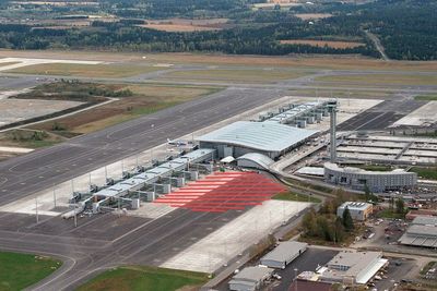 Her, vest for dagens terminalbygg, skal den nye terminalen på Oslo lufthavn Gardermoen bygges. Nøyaktig plassering og utforming av T2 blir først klart mot slutten av 2008.
