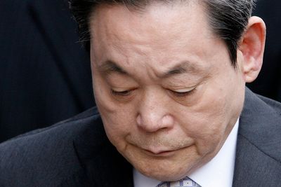 Samsung-sjef Lee Kun-hee må forklare seg. Han har så langt avvist alle beskyldninger om skattesvindel og økonomisk utroskap.