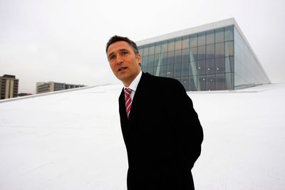 Statsminister Jens Stoltenberg holdt sin halvårige pressekonferanse i den nye operaen i Bjørvika fredag formiddag. Etter pressekonferansen fikk statsministeren en kort omvisning i og utenfor bygningen som åpner mars 2008.