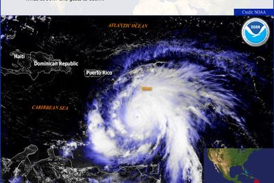 Orkanen Dean herjer i Det karibiske hav søndag 19. august.utenfor