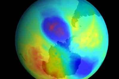 Ozonlaget over Arktis er i faresonen. Illustrasjonen er fra Antarktisk, der ozon-hullet var i ferd med å tettes for et par år siden.