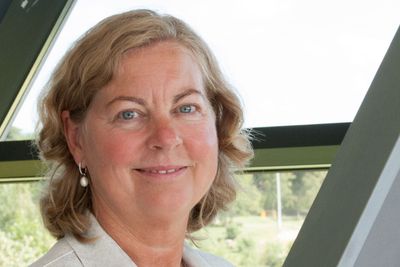 Administrerende direktør Berit Svendsen i Telenor Norge sier det er klare begrensninger fra myndighetene når det gjelder å flytte drift av nettverkene ut av landet.