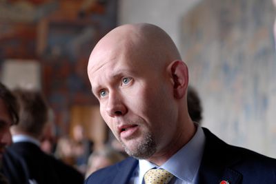 Olje- og energiminister Tord Lien har kommet til at konsesjonsvedtaket for kraftlinjen Ørskog-Sogndal er gyldig, tross at lagmannsretten mente det motsatte i juni. 