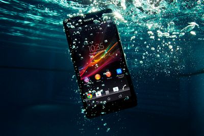  Til undervannsfotografen: Sonys Xperia XR er vanntett til 1,5 meter og har fått en egen knapp som skal gjøre det mulig å ta bilder og video under vann.  