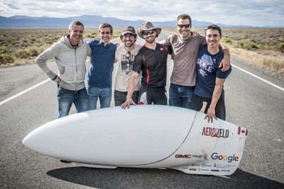 Aerovelo-teamet som satte verdensrekord i hastighet på pedalkraft torsdag denne uken. 