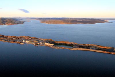 Når deponiet for farlig uorganisk avfall på Langøya (bildet) blir fullt, må vi finne et annet sted å gjøre av flygeasken, som i dag blandes med svovelsyre og deponeres som gips.