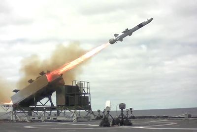 NSM testskytes fra USS Coronado 23. september 2014. 