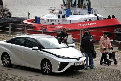 Toyota har valgt seg Hamburg som visningssted for sin første serieproduserte brenselcelle-elektriske bil, Mirai. 