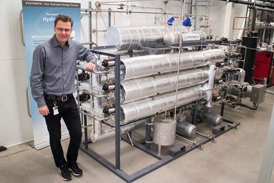 Stempelfri: Den nye hydrogenkompressoren som Jon Eriksen og flere på IFE står bak bruker temperaturforskjell til å komprimere hydrogen. Denne prototypen har gått uten problemer i over 3000 timer. Den neste modellen er forenklet og forbedret og klar for pilotkunder.