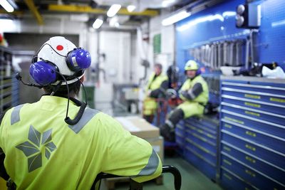Alle Statoil-ansatte har fått tilbud om sluttpakke når 1500 skal kuttes i selskapet. Nito-presidenten ber de ansatte tenke seg grundig om før de takker ja. 