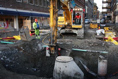 KF Entreprenør begynte i høst arbeidet med å legge om teknisk infrastruktur i Rådhusgata og Nedre Vollgate i Oslo i forbindelse med kulvert til post- og varemottak på Stortinget. 