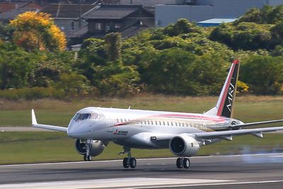 Mitsubishi MRJ90 på sin jomfruferd fra Nagoya lufthavn. 