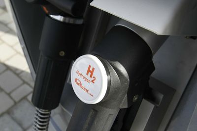 NEL og Uno-X vil bygge 20 slike fyllestasjoner for hydrogen i Norge innen 2020.