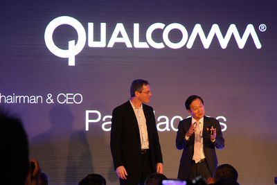 Qualcomms styreformann Paul Jacobs, her i forbindelse med lansering av Asus-produkter i 2013, sammen med Asus' styreformann Jonney Shih. 