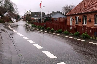 Thorsagervej i Syddjurs Kommune i Danmark har testet ut 2 minus 1-vei i flere år. 