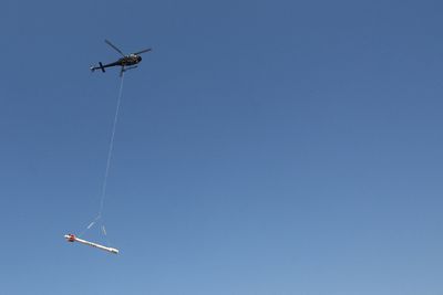 Arkivfoto av flyging med NGUs underhengende sonde. 