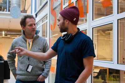 Rolf Assev og Kjetil Holmefjord i Startuplab er begge med på å bestemme hvem som skal få midler fra Founders Fund.