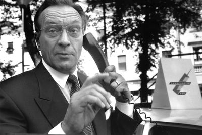 Daværende statsminister i Finland, Harri Holkeri, gjennomførte verdens første mobilsamtale over en kommersielt GSM-nett i Finland den 1. juli 1991.