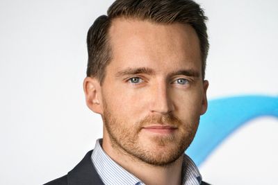 Pressesjef Aron Samuelsson i Telenor Sverige sier det ble begått alvorlige feil da den terror-mistenkte svensken fikk jobb i selskapet.