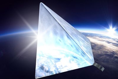 Slik vil den se ut, den russiske Mayak-satellitten som skal bli den lyseste stjernen på himmelen.