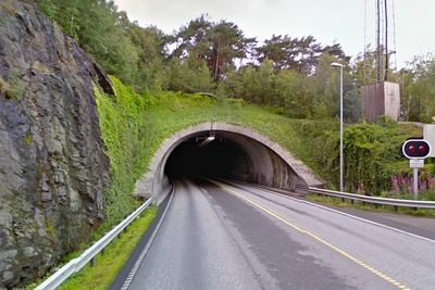 Snart blir det mer arbeid i Byfjordtunnelen (bildet) og Mastrafjordtunnelen, men det blir fri ferdsel mellom kl. 06 og kl. 22.