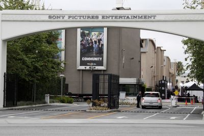 Innkjøringen til Sony Pictures Entertainment i Culver City, California. Flere av selskapets uutgitte filmer er blitt lekket på nett etter et hackerangrep. Nordkoreanske myndigheter nekter for at landet står bak. 