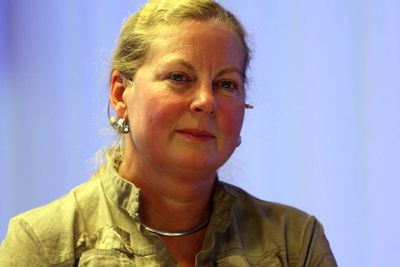 Administrerende direktør Berit Svendsen i Telenor Norge forteller at selskapet vil oppnå effektiviseringsmålene gjennom frivillige sluttavtaler og konsulentreduksjoner 