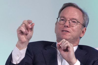 Styreleder i Google, Eric Schmidt, er blant dem som anfører både økonomiske og klimaargumenter mot oljesandledningen.