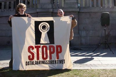 I april 2011 ble det demonstrert mot Datalagringsdirekttivet foran Stortinget. Hvorfor nevnte ikke Torbjørn Jagland EUs datalagringsdirektiv i sin kronikk om det åpne Internett?