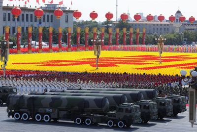 Kina viser fram atomraketter under en militærparade i Beijing som markerte Folkerepublikkens 60-årsdag i 2009.