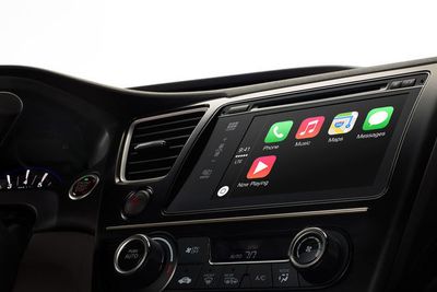 Det ser ut til at CarPlay-utstyrte biler kommer først neste år, kanskje med unntak av Hyundai-modeller.