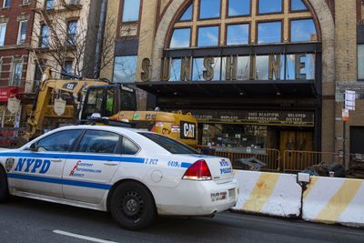 New York-premieren på Sonys komedie om Nord-Koreas diktator 18. desember ble avlyst som følge av terrortrusler fra hackere. En rekke kinokjeder fulgte etter, og onsdag besluttet Sony å avlyse den planlagte USA-premieren første juledag.