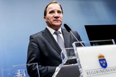 OVERVÅKET? Statsminister Stefan Löfven under en tidligere pressekonferanse i regjeringskontorene på Rosenbad. Ifølge avisa Dagens Nyheter er det trolig falske basestasjoner i området.
