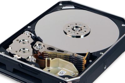 Bilde av den heliumforseglede 8 terabyte-disken.