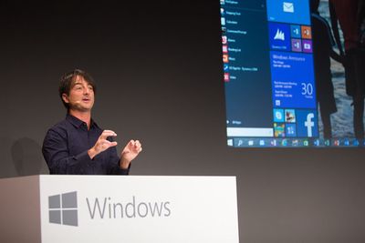 Joe Belfiore viser frem Windows 10.