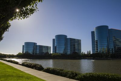 Oracle går tungt inn på nettsky-markedet.