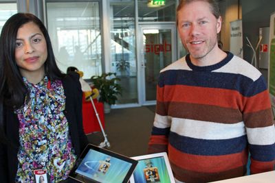 Katherine Barrios og Lars Knoll ved Digia i Oslo kunne vise fram Qt-baserte applikasjoner for både Android- og iOS-baserte nettbrett.