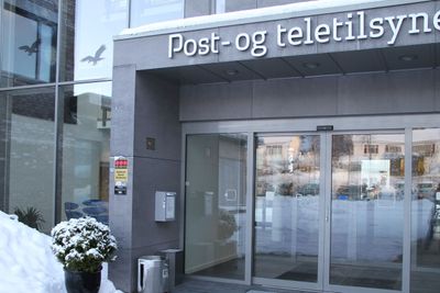 Post- og teletilsynet har engasjert seg i nabokrangelen i Tønsberg. 