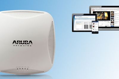 Aruba, her representert med det nye 802.11ac-aksesspunktet 220 Series, lanserer teknologi der WLAN-et sikrer optimal opplevelse og roaming for alle klienter ved å overstyre klientene.