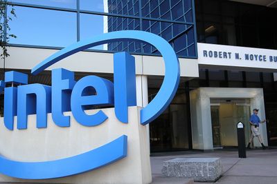 Intel har troen på økte inntekter i 2015.