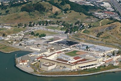 San Quentin ved San Francisco er et av USAs største fengsler. 18 av de over 4.000 innsatte får nå opplæring i webprogrammering.