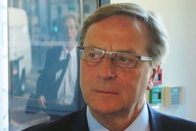 Telenors styreleder Svein Aaser må onsdag møte næringsministeren for å orientere om korrupsjonsmistenkte Vimpelcoms aktiviteter i Usbekistan.