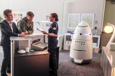 På sikt kan kanskje K5-roboten også erstatte vakten i skranken, men foreløpig er patruljering det mest aktuelle bruksområdet.