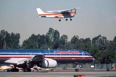 Amerikanske myndigheter samler store mengder samtaledata fra mobiltelefoner ved hjelp av falske mobilmaster plassert i småfly, av typen Cessna (avbildet øverst) skriver Wall Street Journal. 