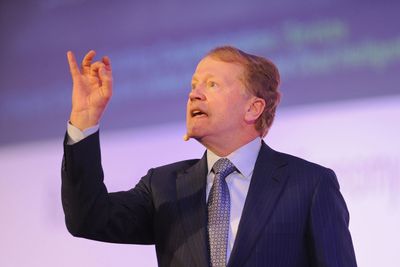 Cisco-topp John Chambers er svært fornøyd med selskapets resultater for det fiskale tredje kvartal. Særlig på serversiden gjør selskapet det bra. 