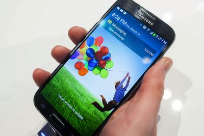 Samsung Galaxy S4 kom først i salg hos Telenor i midten av april, men ble likevel den 4. mest solgte smartmobilen gjennom Telenors salgskanaler i forrige måned.