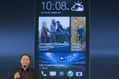 Det var ikke mye smiling på HTC-toppsjef Peter Chou da han lanserte selskapets flaggskip One tidligere i år. Noen grunn til å smile har det heller ikke vært den siste tiden... 