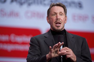 Larry Ellison mener kunder tyr til nettskyen av samme grunn som de kjøper ferdige pakker av maskin- og programvare.